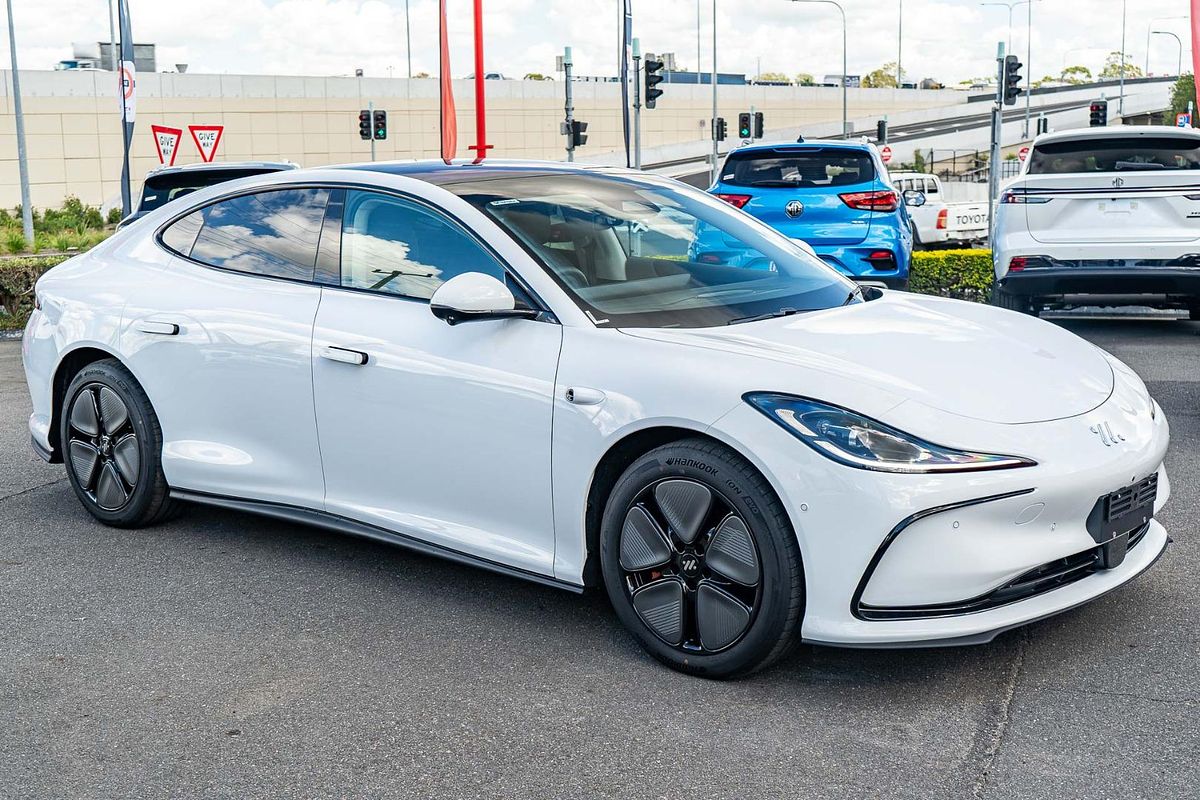 2025 MG IM5 Premium P12L