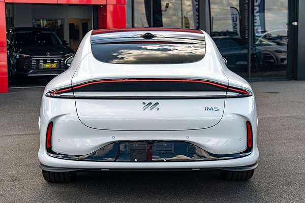 2025 MG IM5 Premium P12L