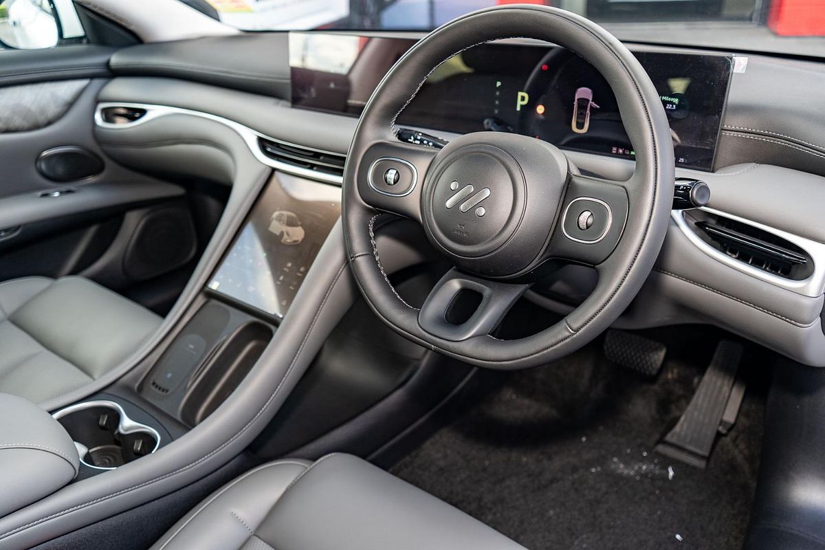 2025 MG IM5 Premium P12L