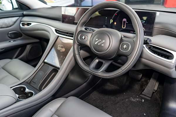 2025 MG IM5 Premium P12L