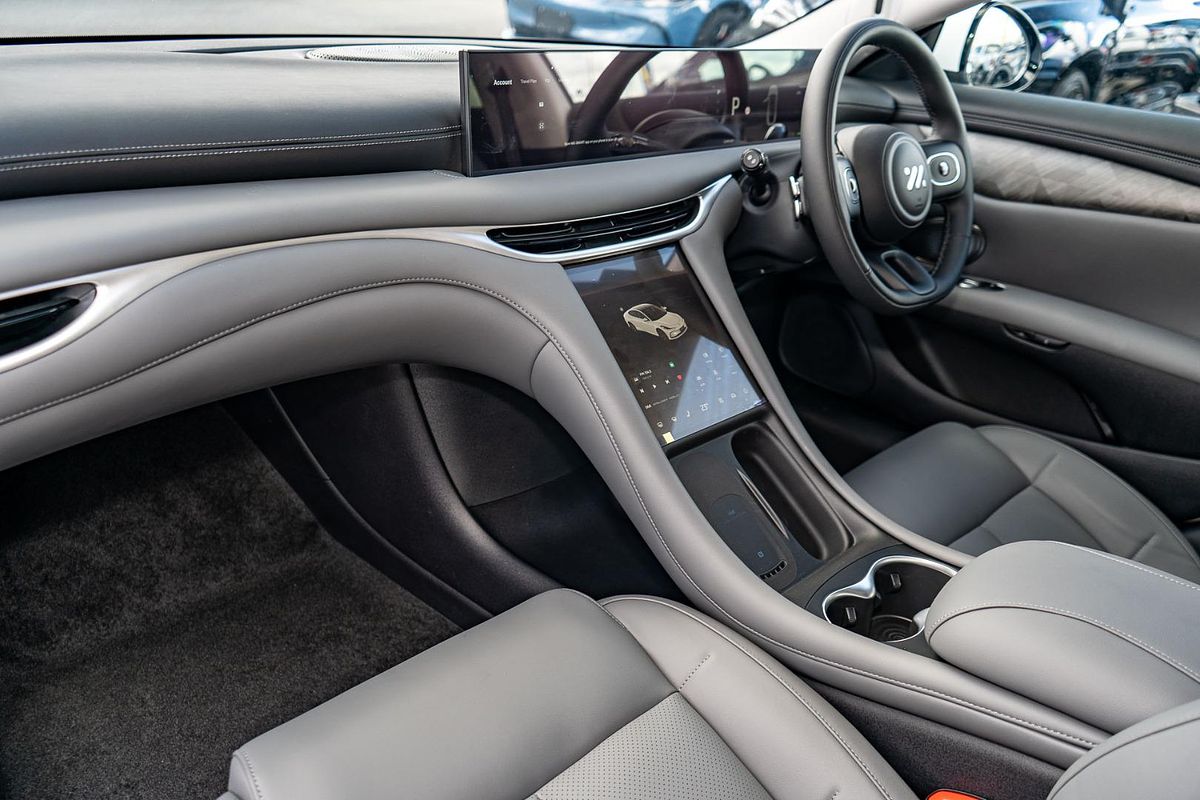 2025 MG IM5 Premium P12L