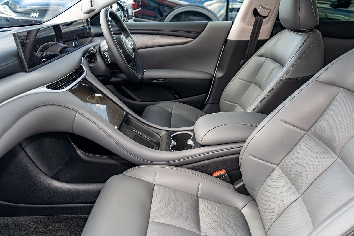 2025 MG IM5 Premium P12L