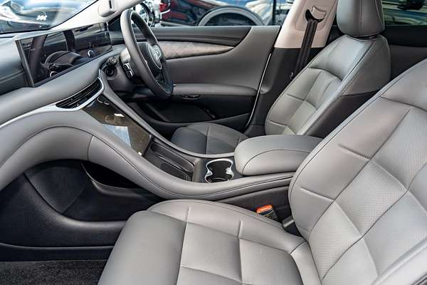 2025 MG IM5 Premium P12L