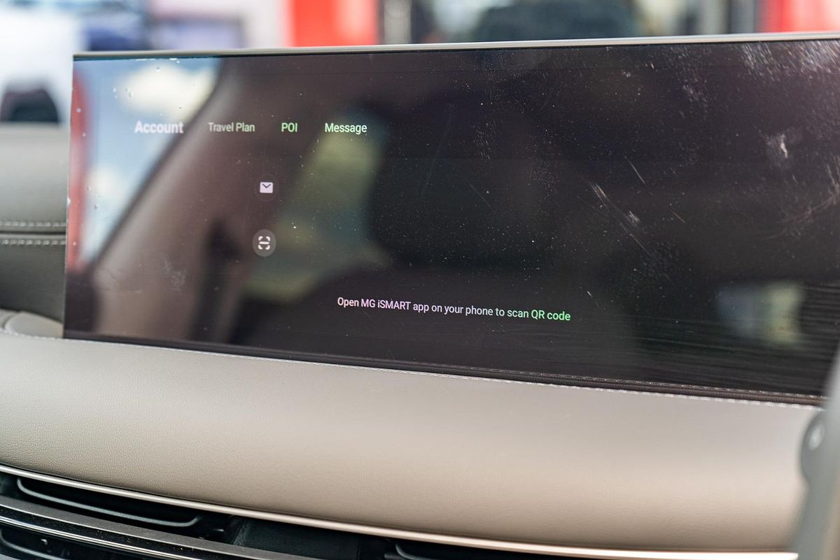 2025 MG IM5 Premium P12L