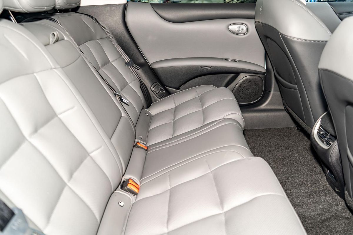 2025 MG IM5 Premium P12L