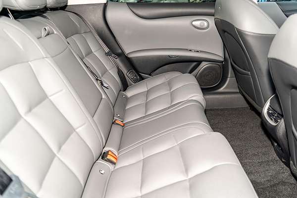 2025 MG IM5 Premium P12L