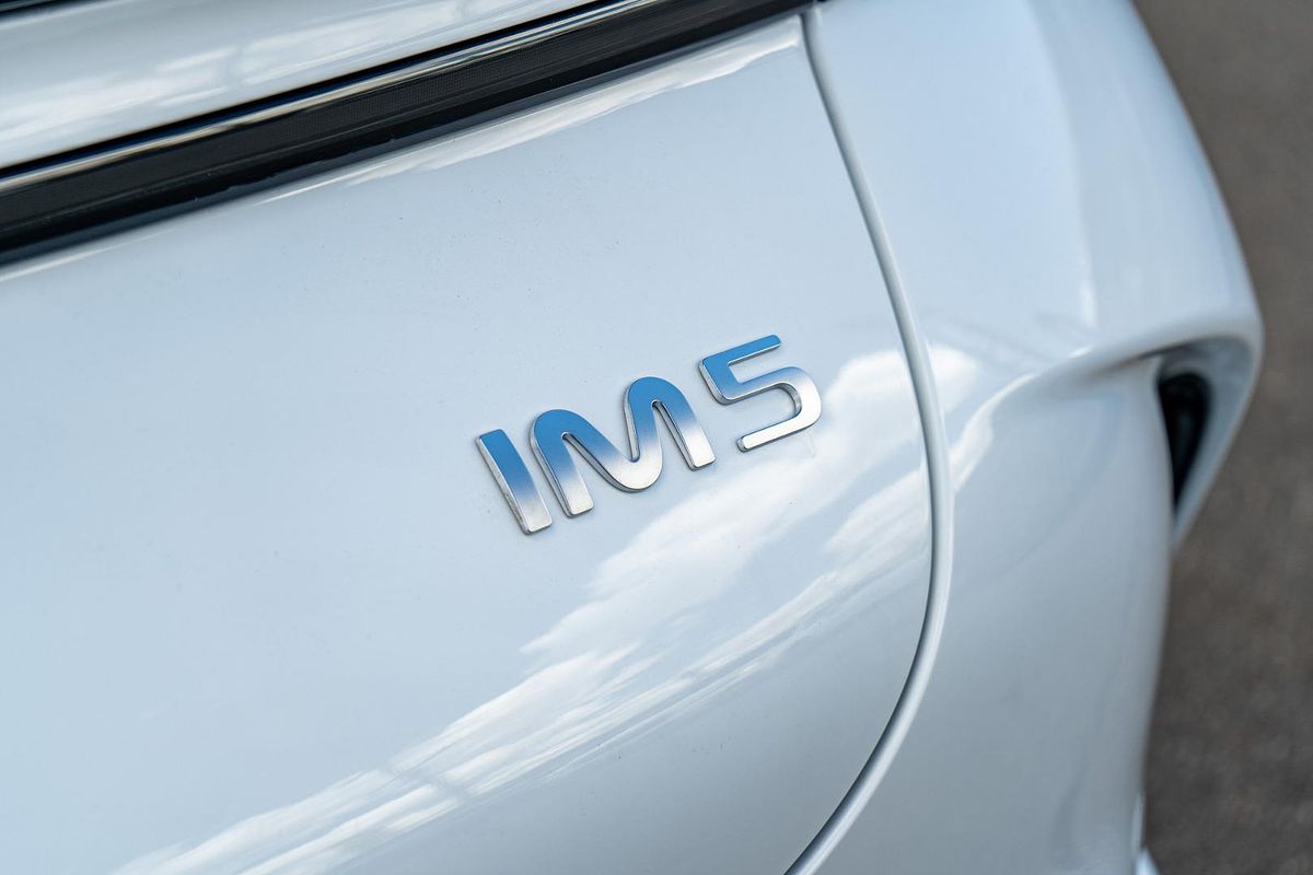 2025 MG IM5 Premium P12L