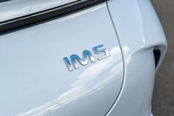 2025 MG IM5 Premium P12L