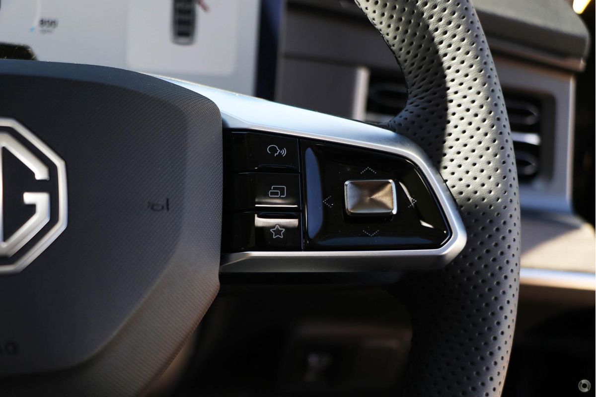 2025 MG QS Essence IS31