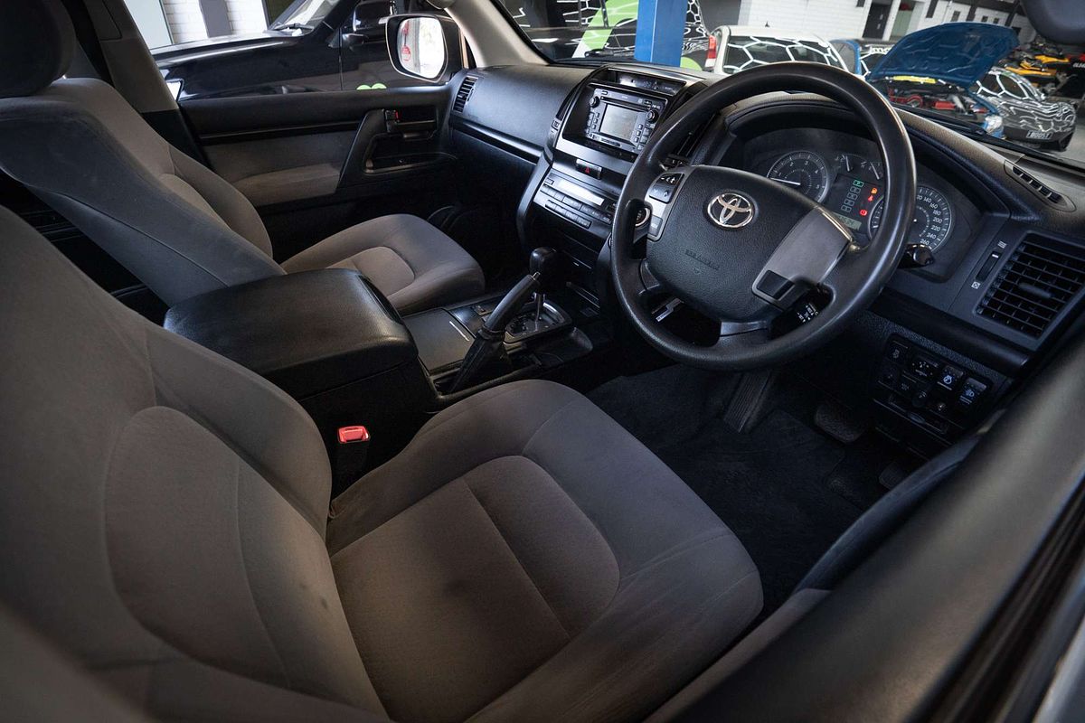 2011 Toyota Landcruiser GXL VDJ200R