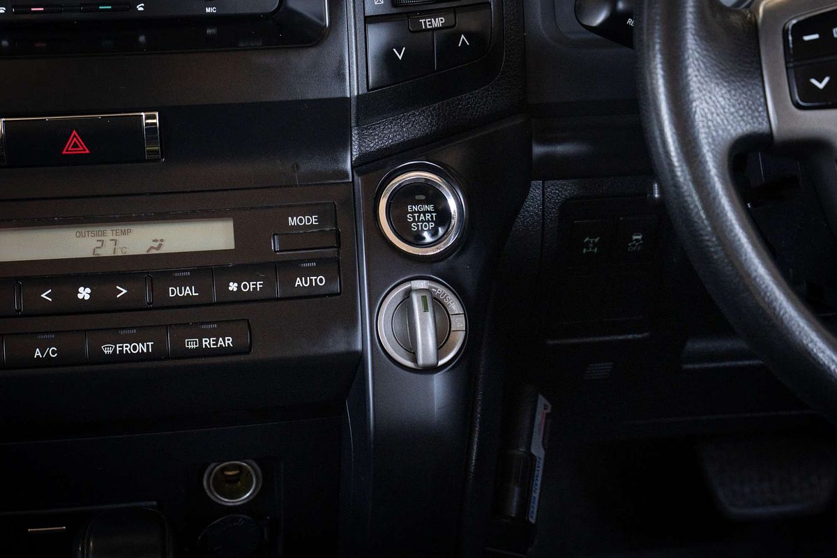 2011 Toyota Landcruiser GXL VDJ200R