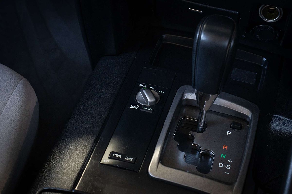 2011 Toyota Landcruiser GXL VDJ200R