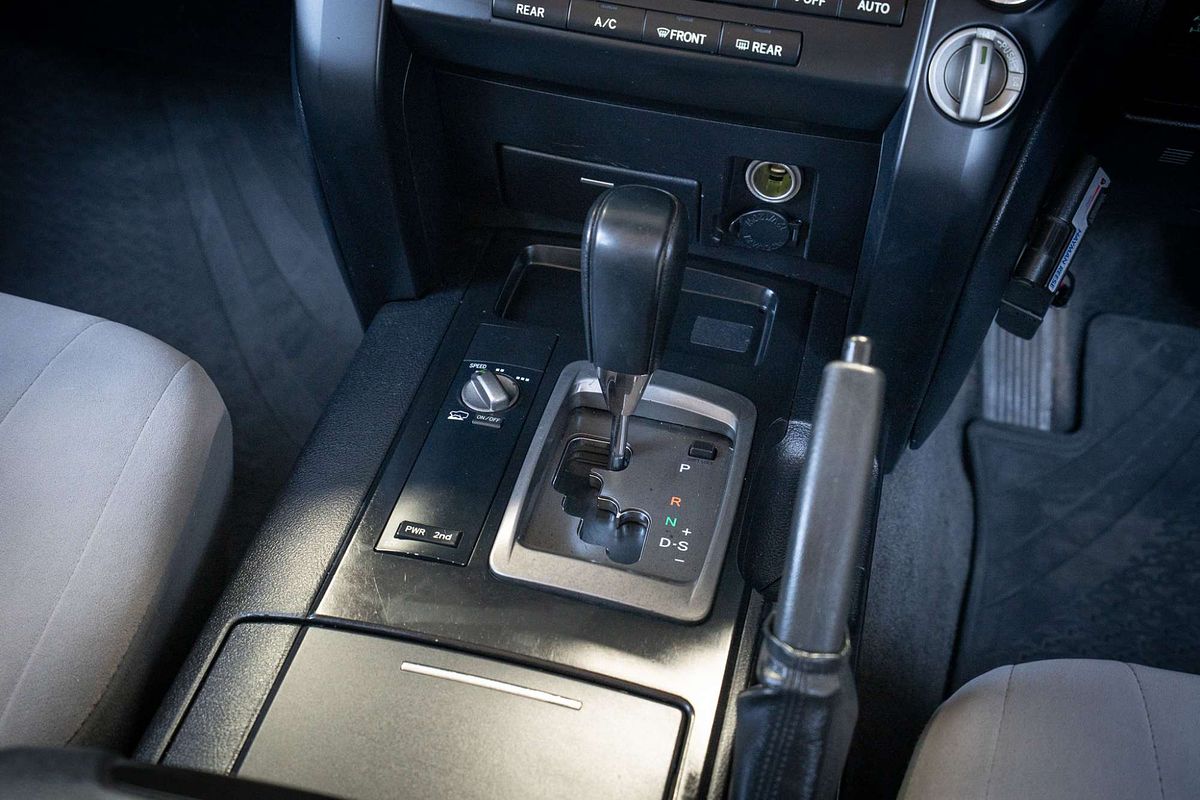 2011 Toyota Landcruiser GXL VDJ200R