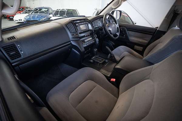 2011 Toyota Landcruiser GXL VDJ200R