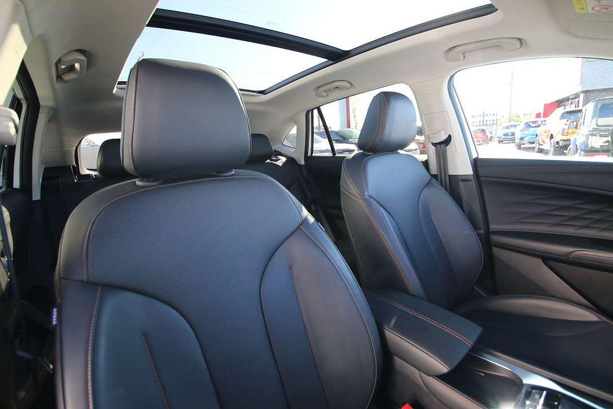 2024 MG HS Essence AS33