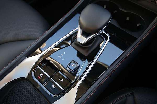 2024 MG HS Essence AS33