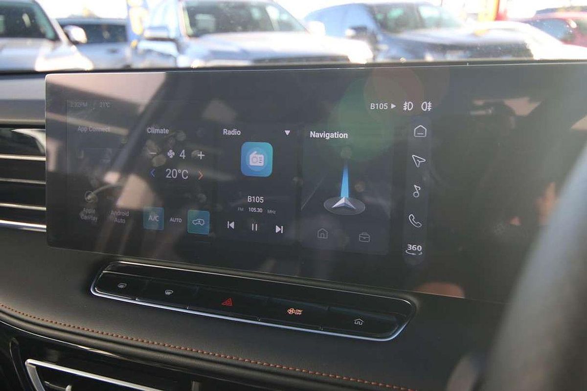 2024 MG HS Essence AS33