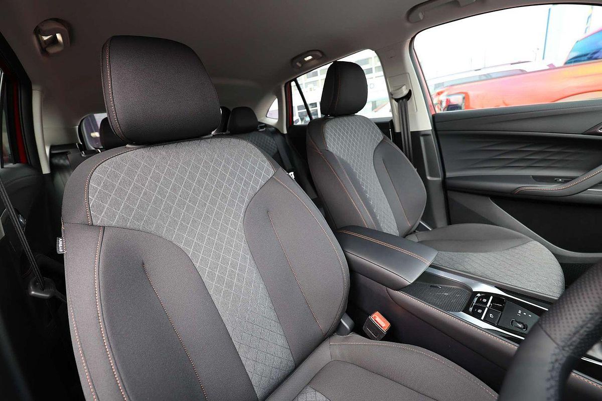 2024 MG HS Vibe AS33