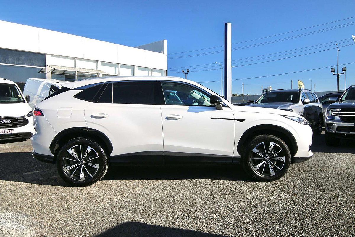 2024 MG HS Essence AS33