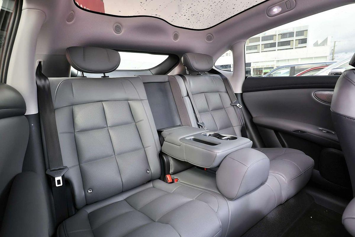 2025 MG IM6 Performance S12L