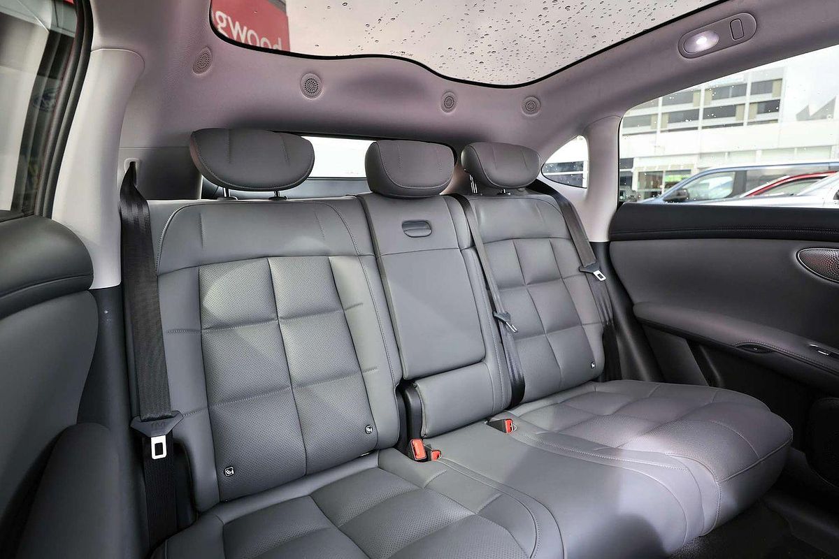 2025 MG IM6 Performance S12L