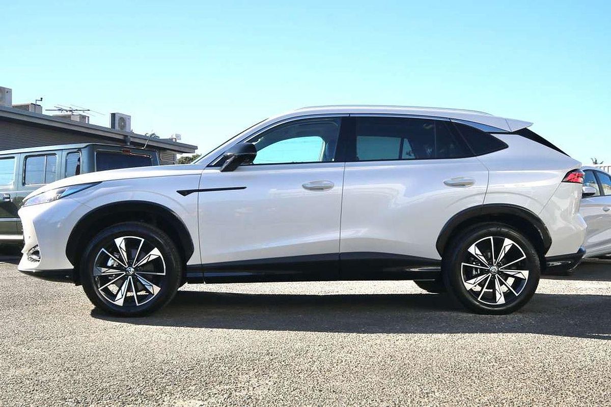 2024 MG HS Essence AS33