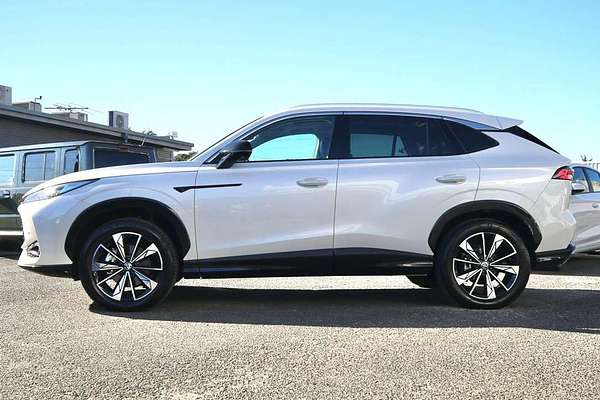 2024 MG HS Essence AS33