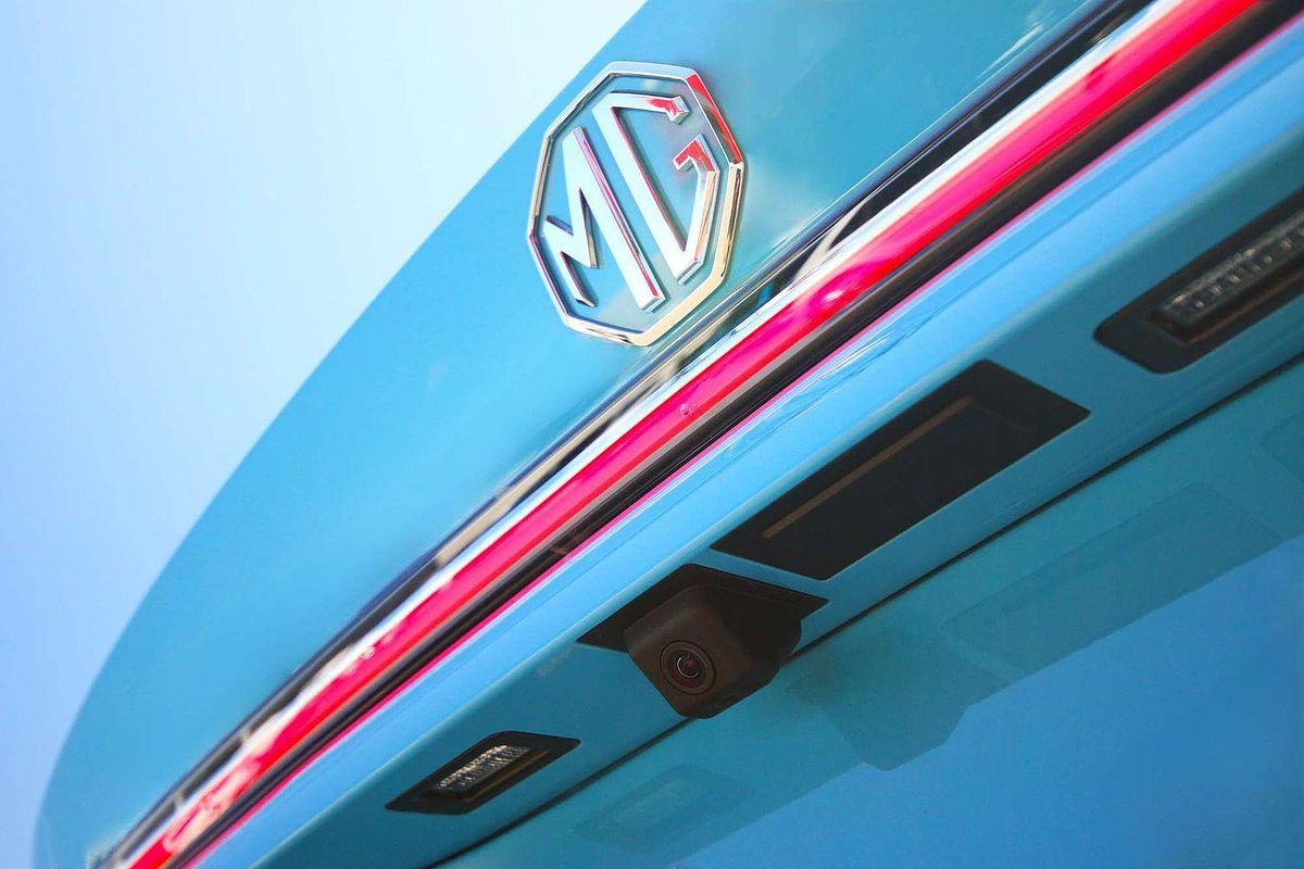 2025 MG HS Vibe AS33