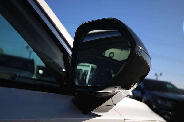 2024 MG HS Essence AS33