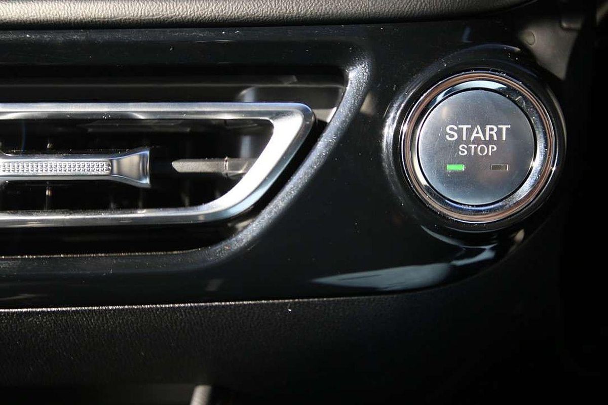 2024 MG HS Essence AS33