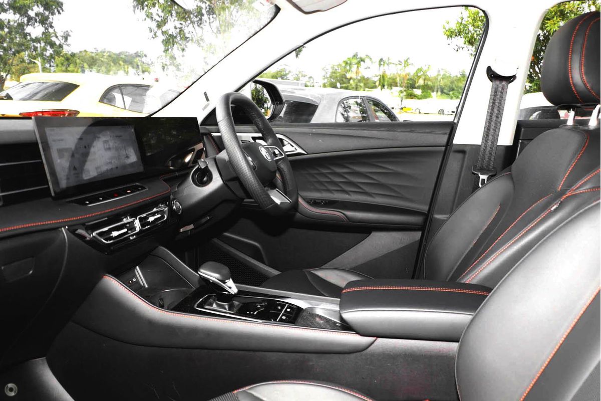 2025 MG HS Excite AS33