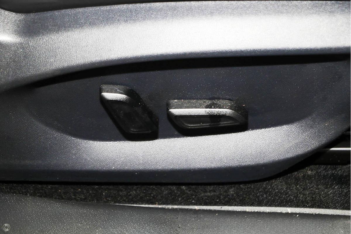 2025 MG HS Excite AS33