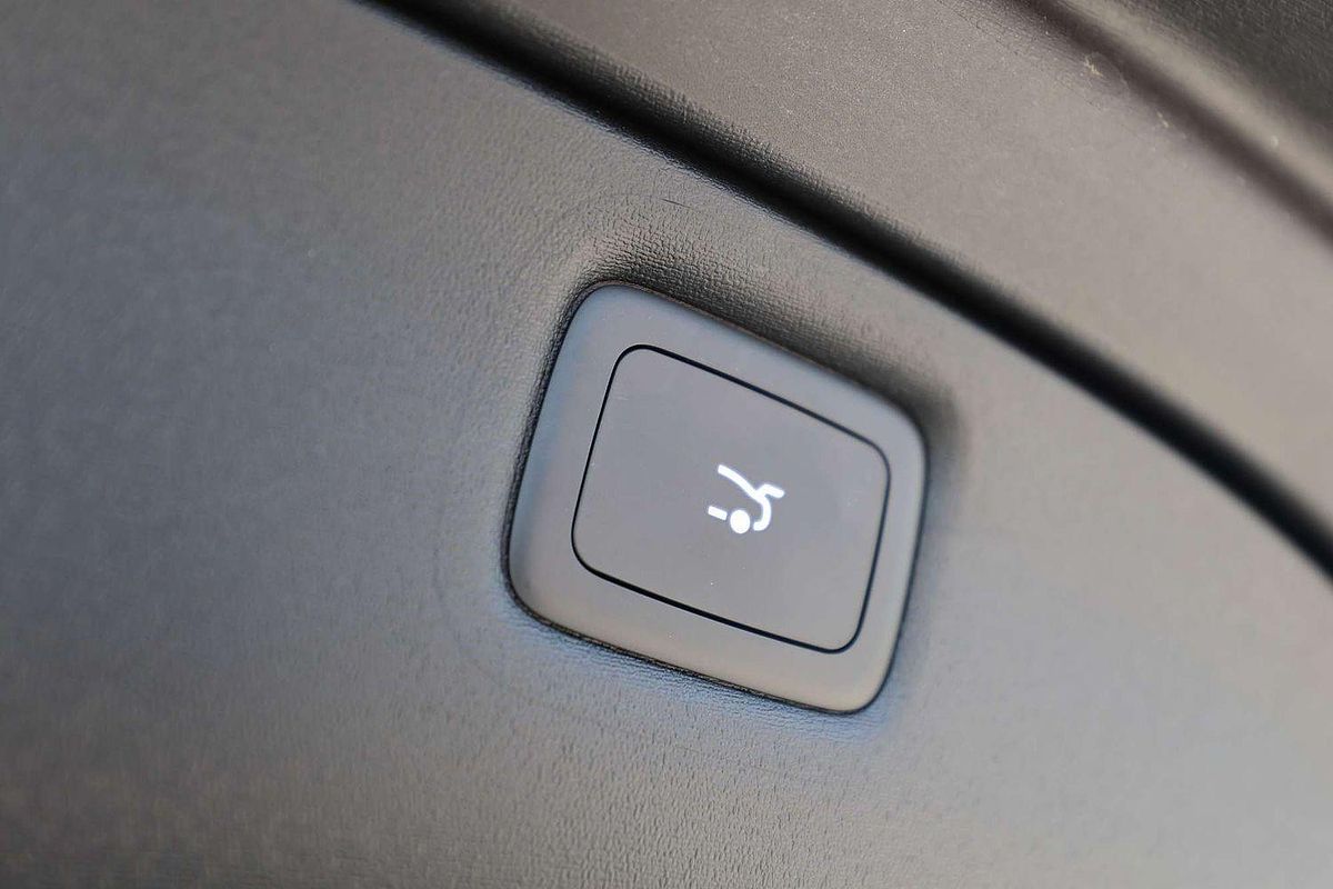 2025 MG IM5 Performance P12L