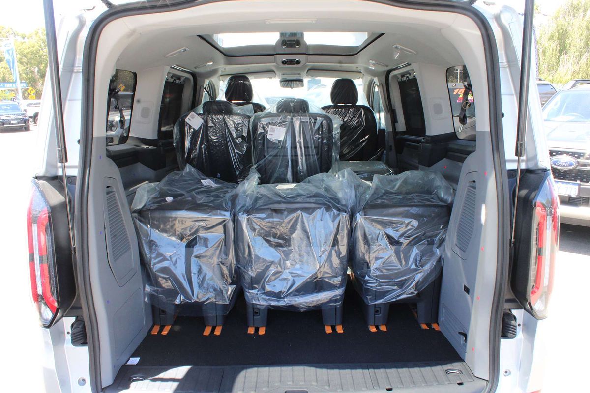 2025 Ford Tourneo Titanium X AV SWB
