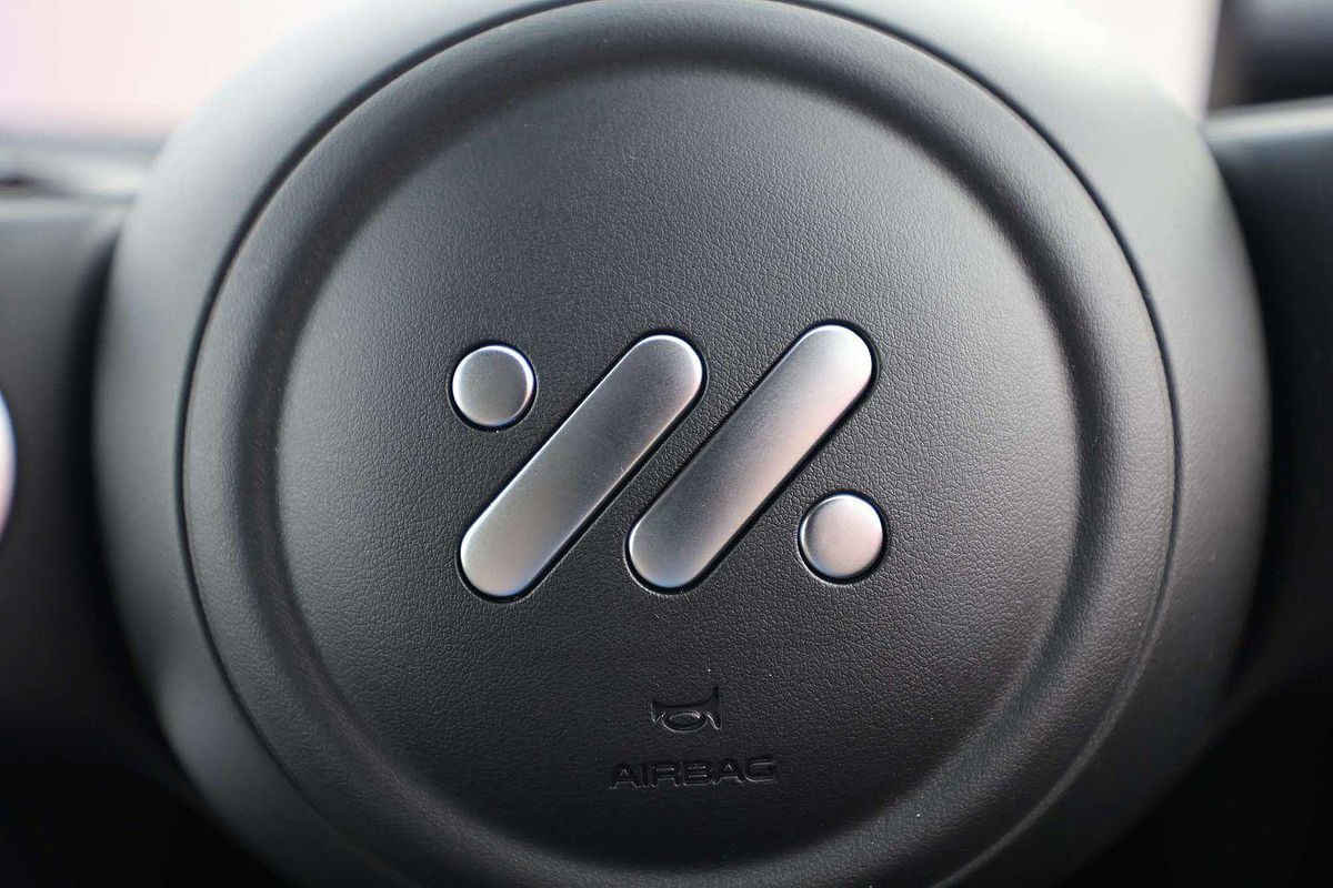 2025 MG IM6 Performance S12L