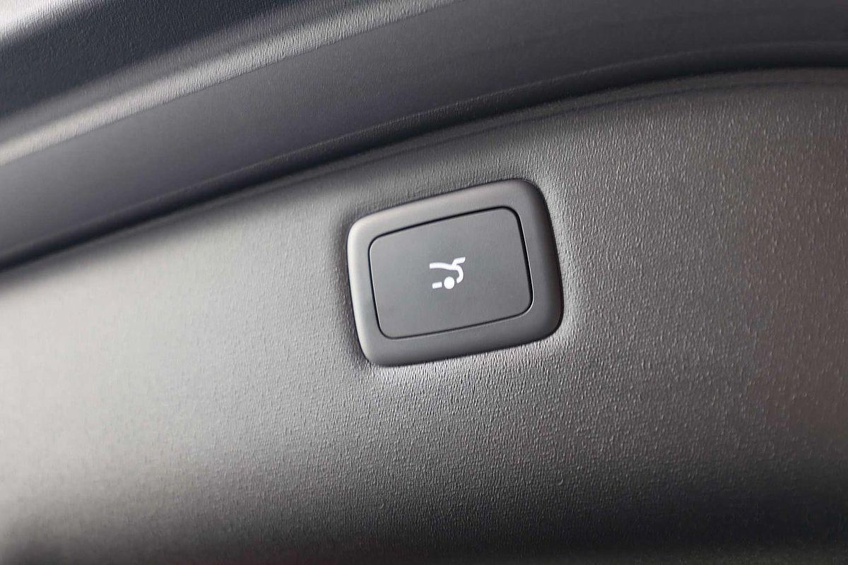 2025 MG IM6 Performance S12L