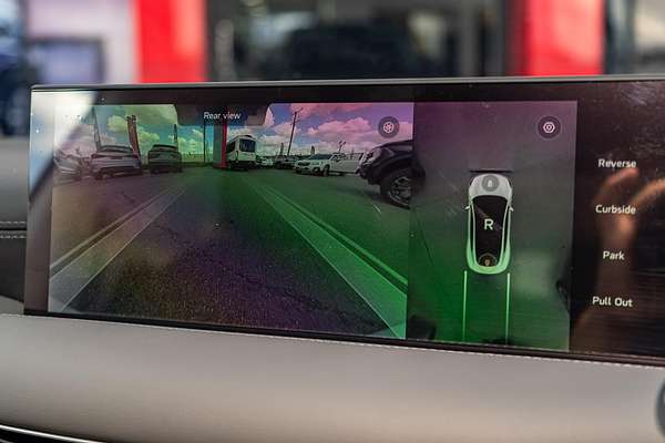 2025 MG IM5 Premium P12L