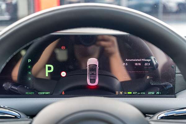 2025 MG IM5 Premium P12L