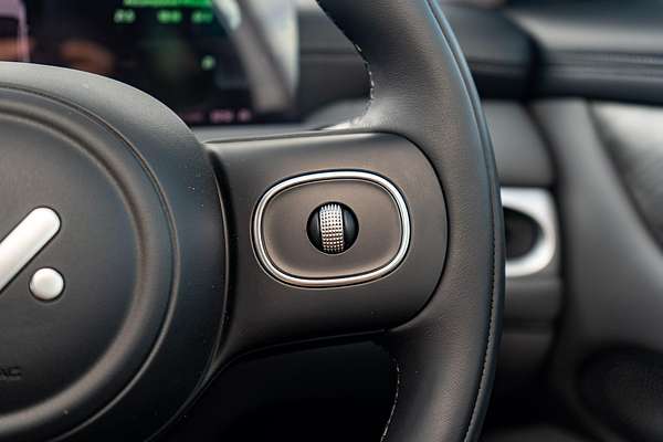 2025 MG IM5 Premium P12L