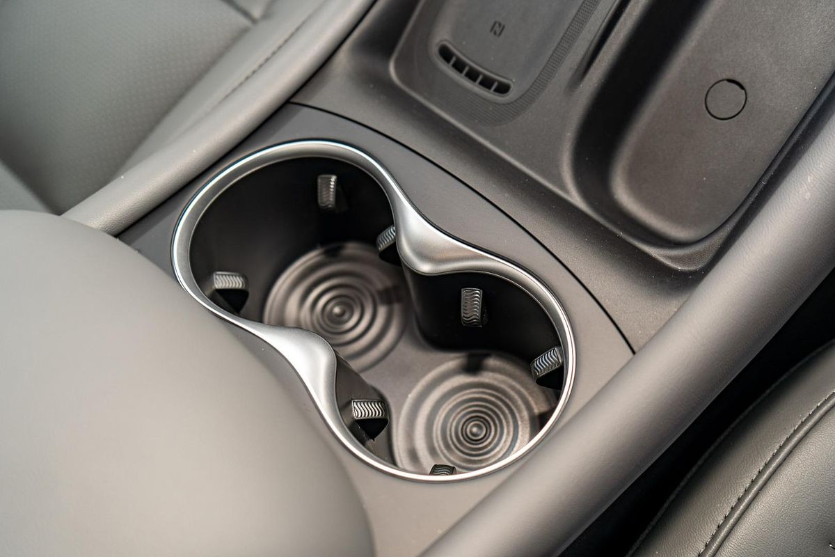 2025 MG IM5 Premium P12L