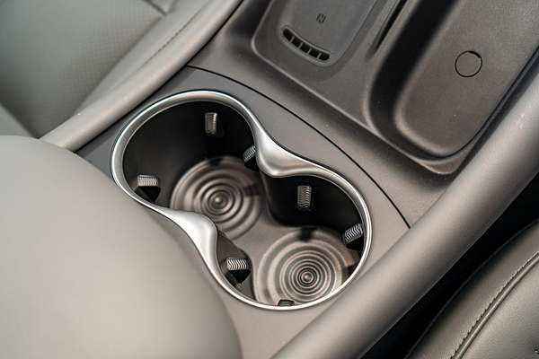 2025 MG IM5 Premium P12L