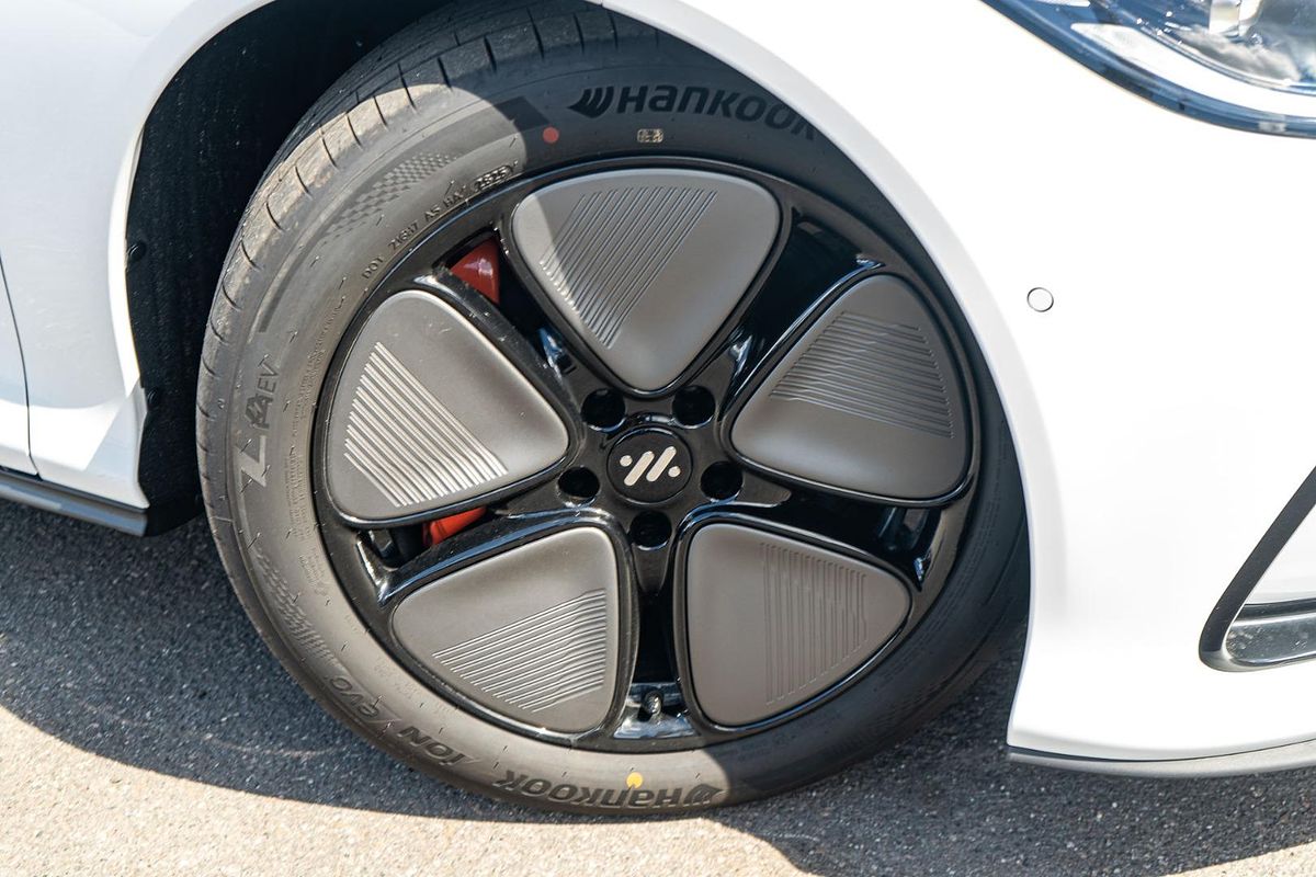 2025 MG IM5 Premium P12L