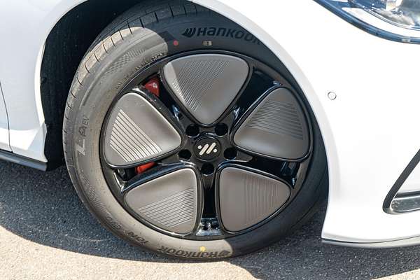 2025 MG IM5 Premium P12L