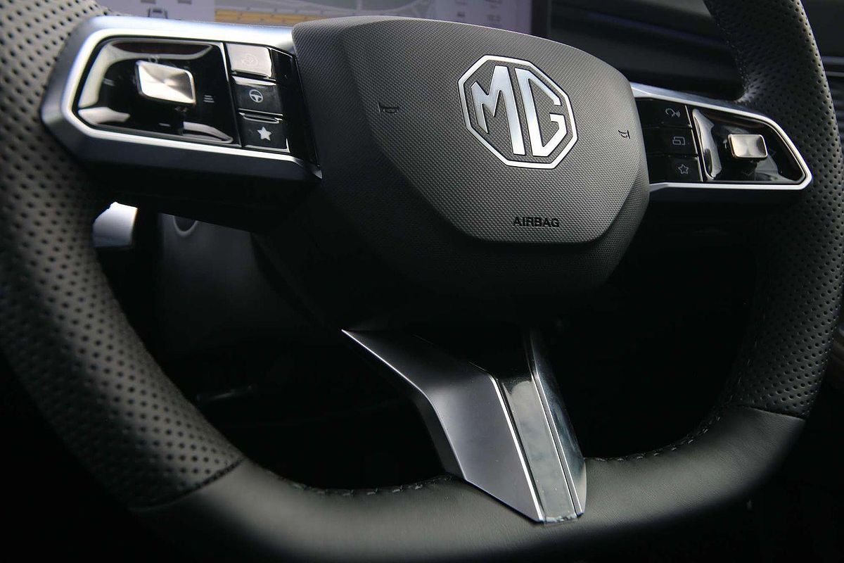 2025 MG QS Essence IS31