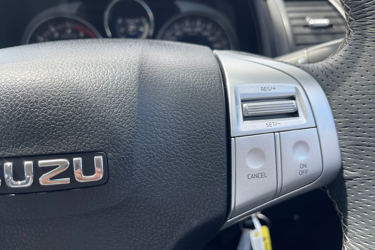 2021 Isuzu MU-X LS-M