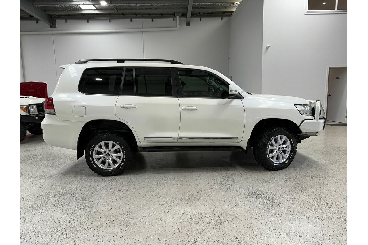 2017 Toyota Landcruiser Sahara VDJ200R