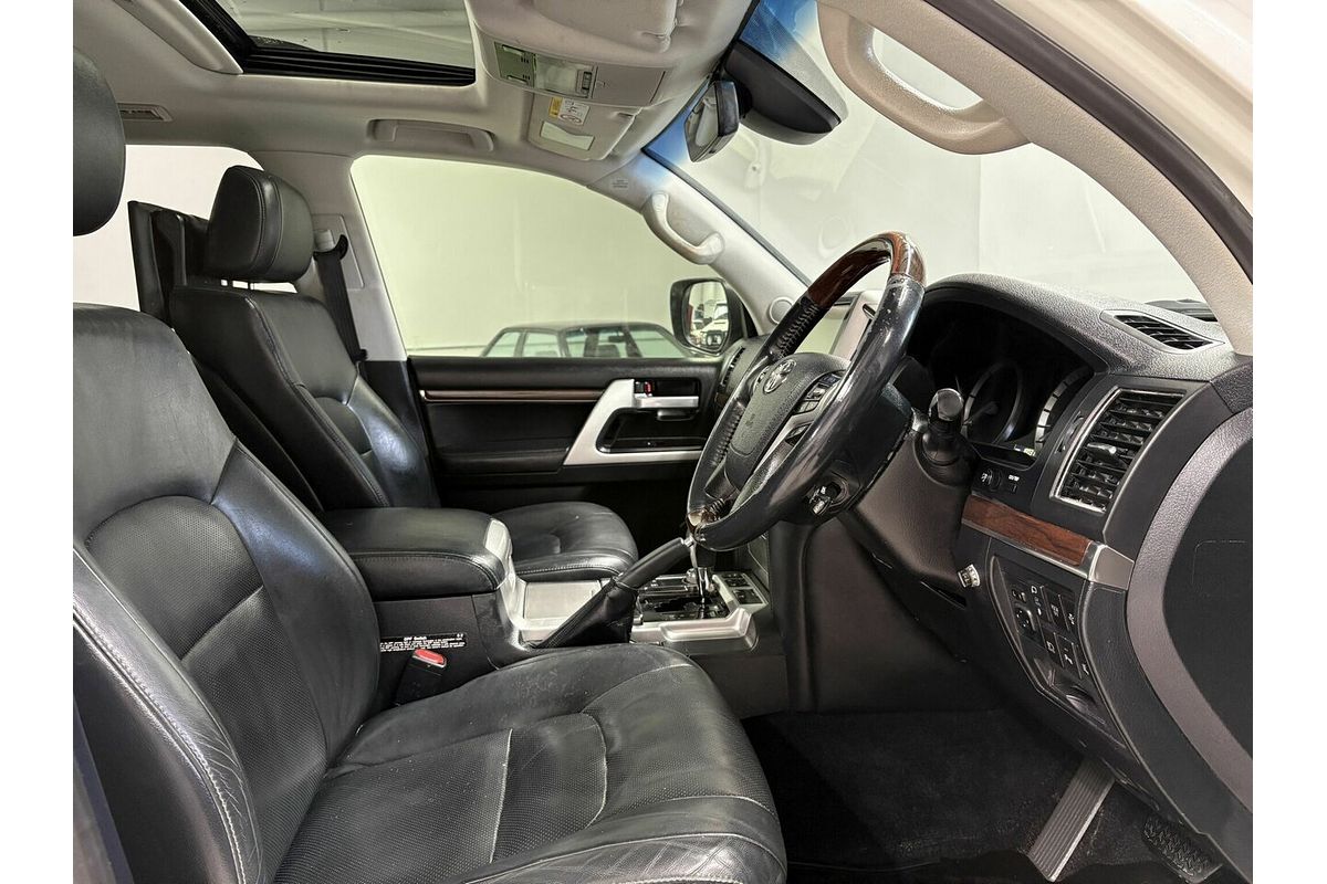 2017 Toyota Landcruiser Sahara VDJ200R