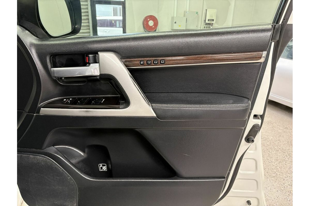 2017 Toyota Landcruiser Sahara VDJ200R