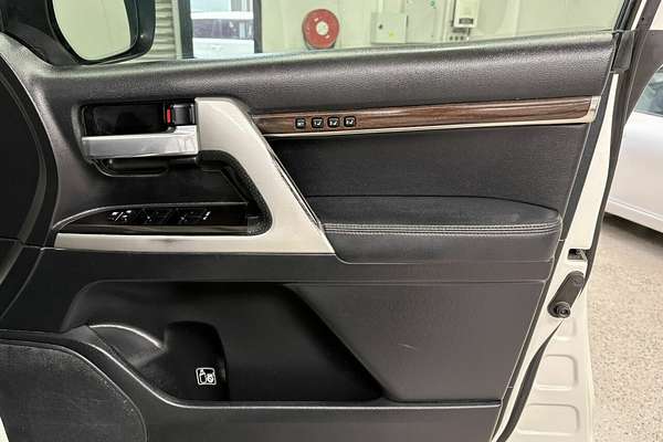 2017 Toyota Landcruiser Sahara VDJ200R