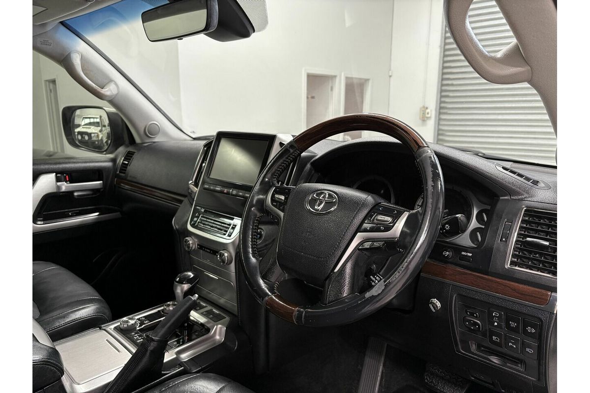 2017 Toyota Landcruiser Sahara VDJ200R